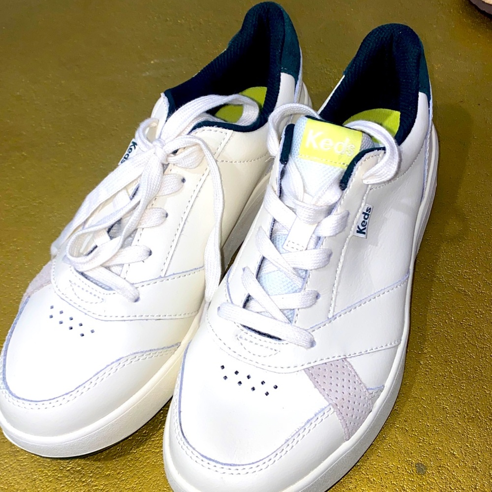 NWOT‎ - Keds The Court Lace up leather sneaker Size 8